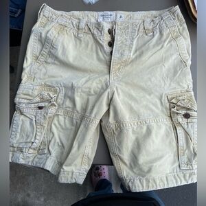 Abercrombie & Fitch Men's Cream Cargo Shorts